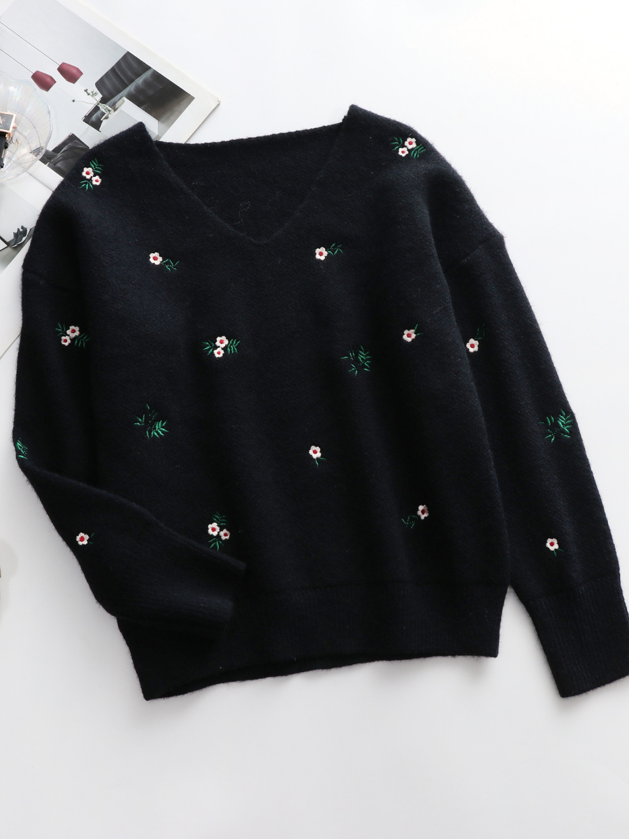 Calistally | Black Low V-neck Daisy Embroidered Knit Sweater