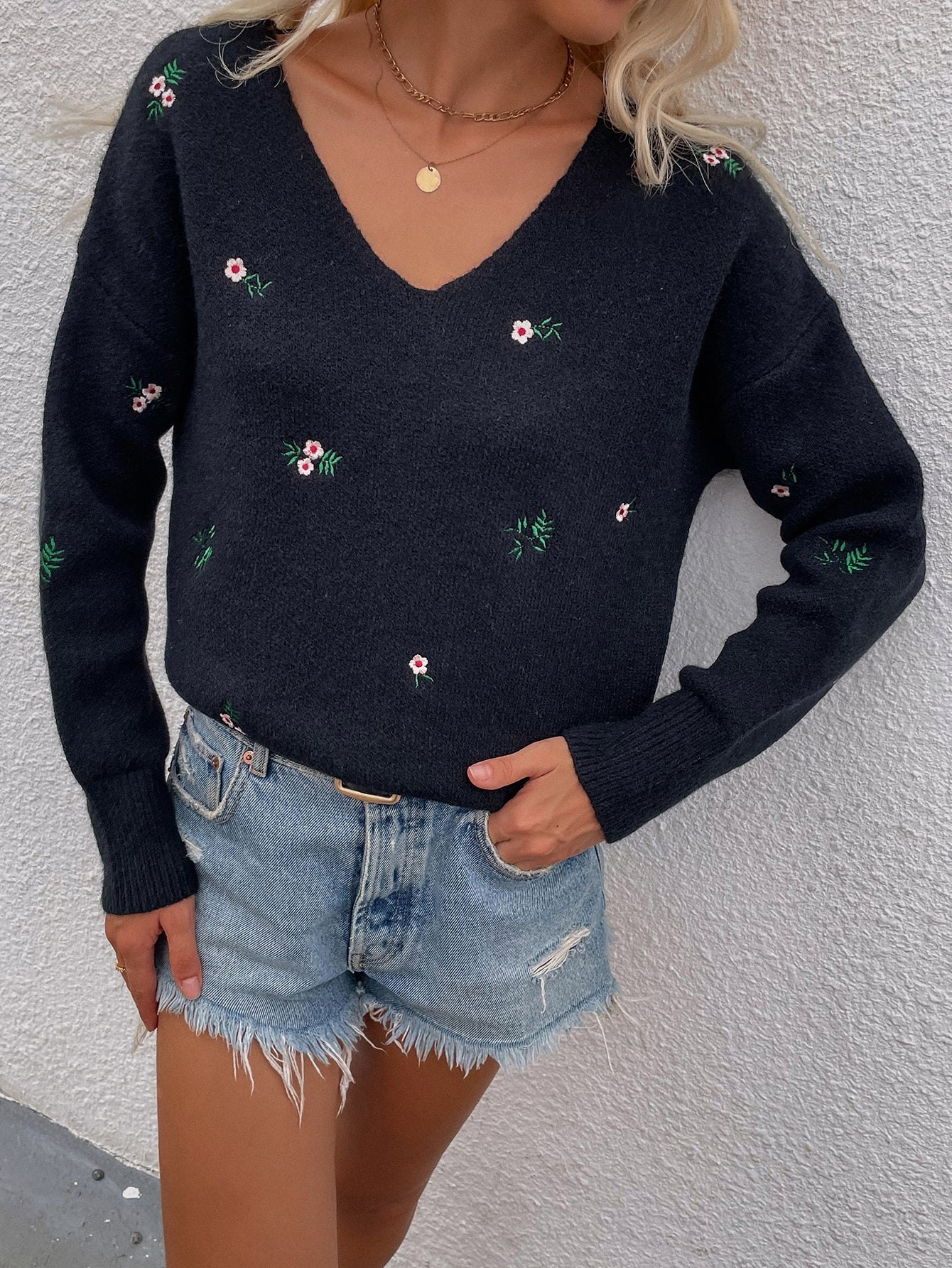 Calistally | Black Low V-neck Daisy Embroidered Knit Sweater