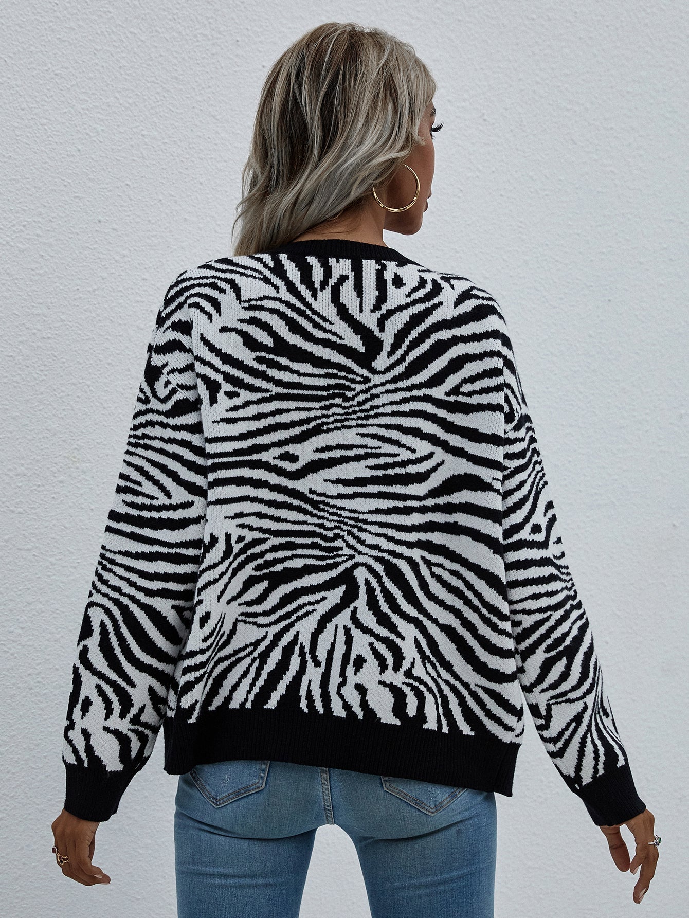 Calistally | Tiger Year Animal Patterned Knit Cardigan - Black