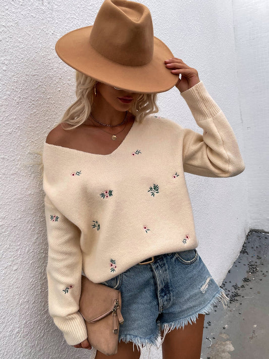 Calistally | Beige Wide V-neck Daisy Embroidered Knit Sweater